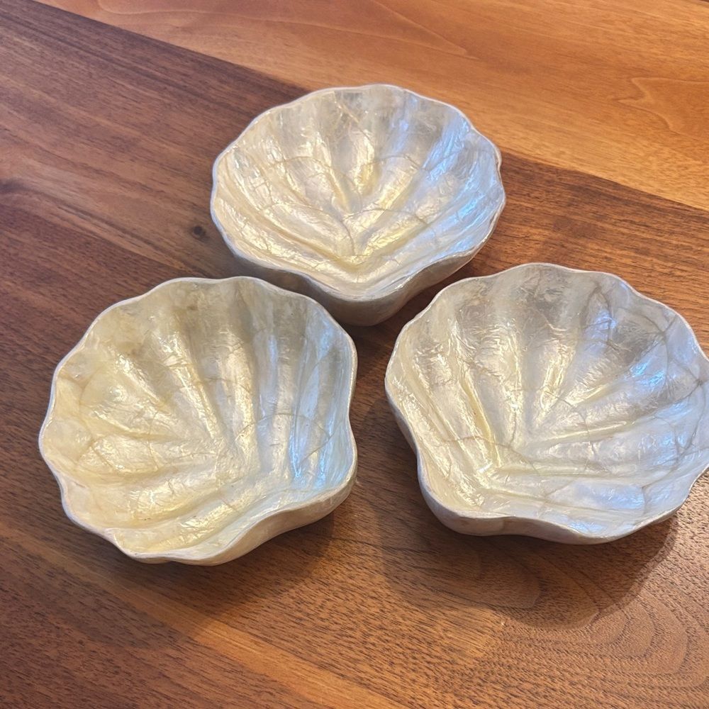 Mid 20th Century Gump’s Capiz Luminous Glossy Shell Bowls Set of 3 6” x 5”